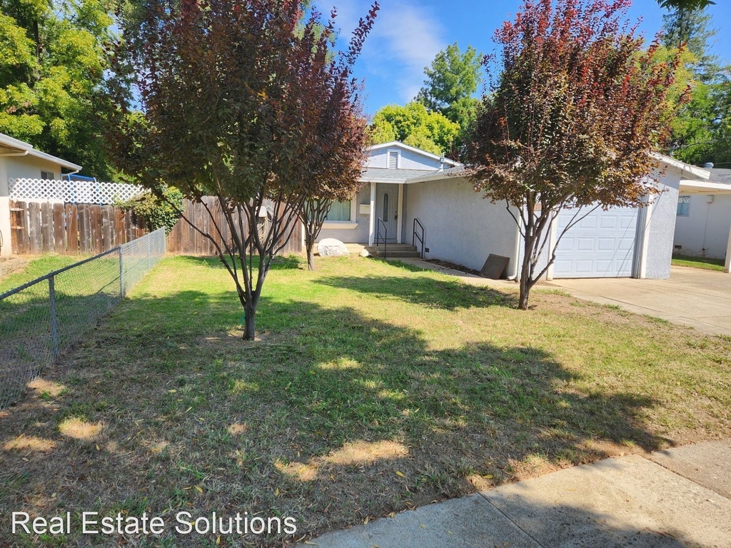 3167 Sharon Ave - Photo 0