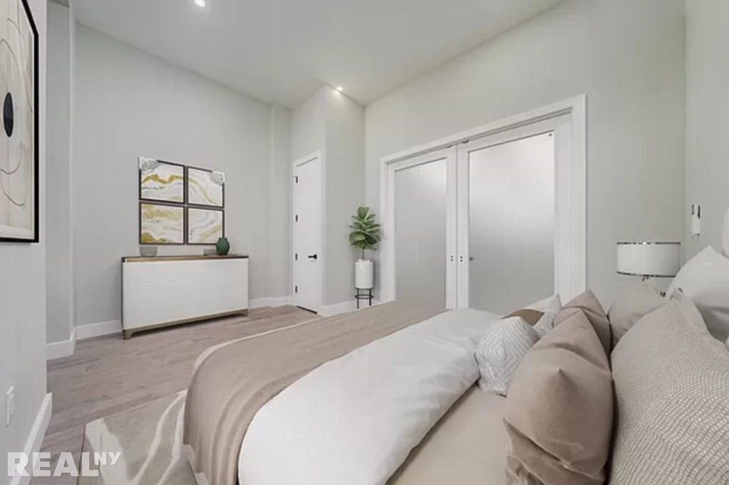 20 St Marks Place - Photo 3