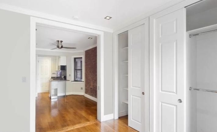 697 Tenth Avenue - Photo 2