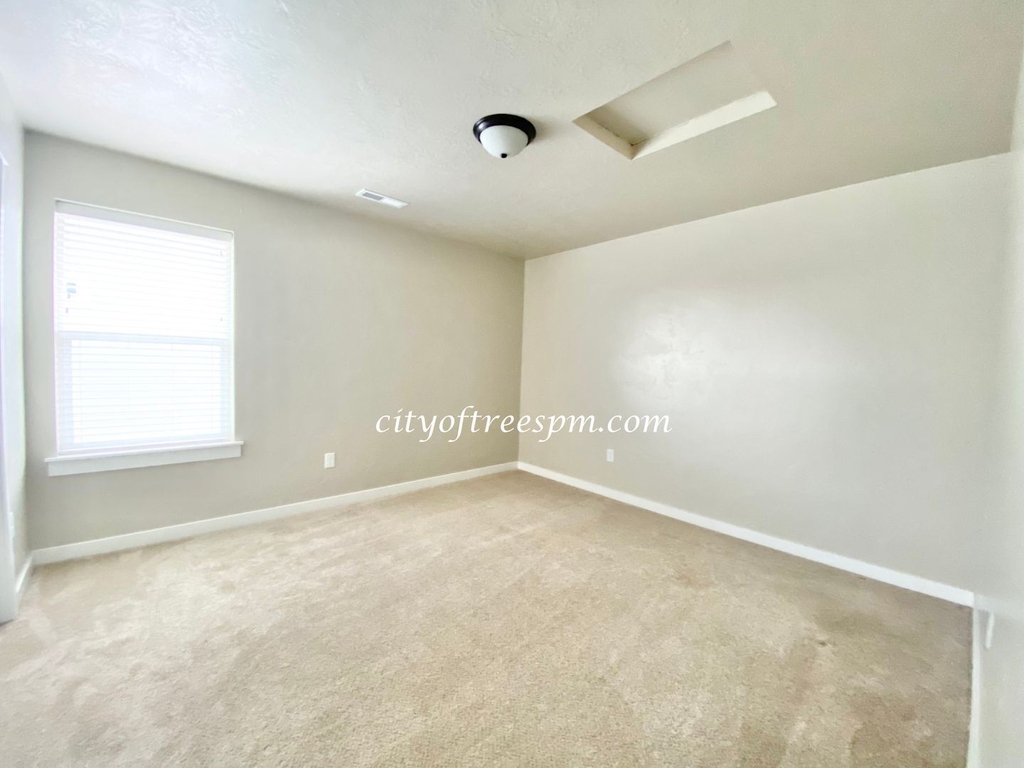 4102 N Ambercreek Ave - Photo 23