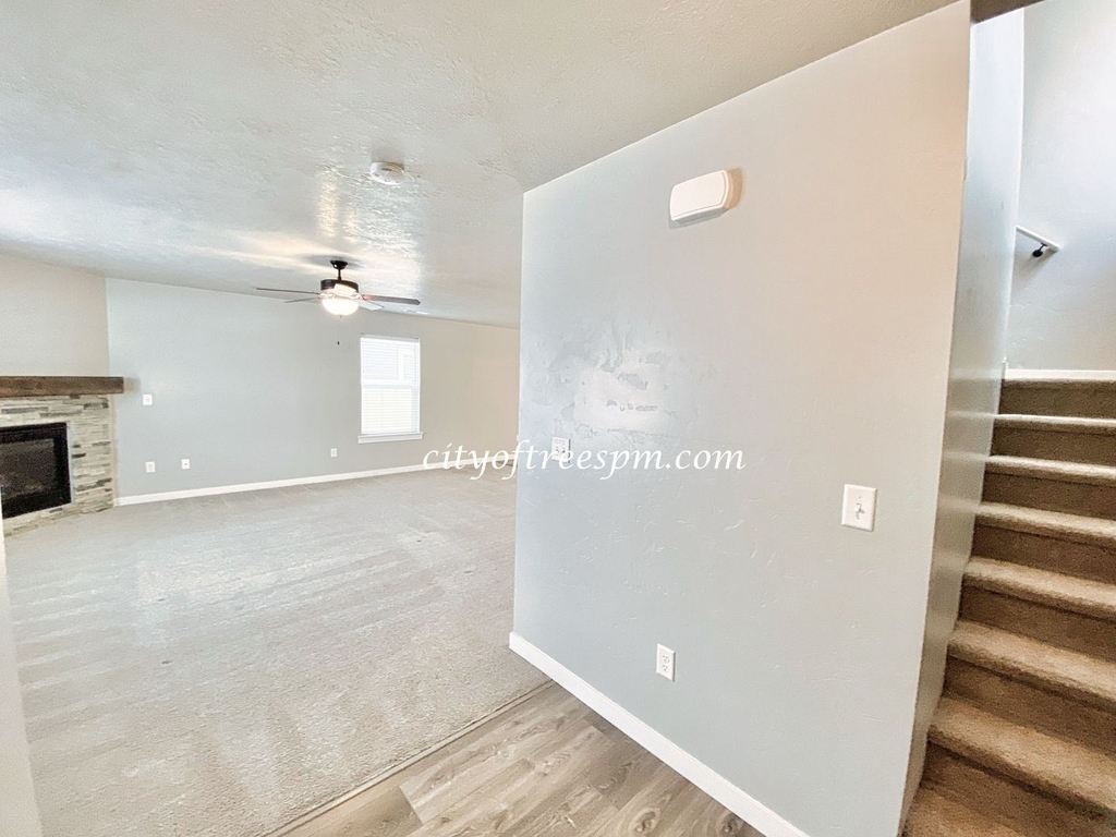 4102 N Ambercreek Ave - Photo 4