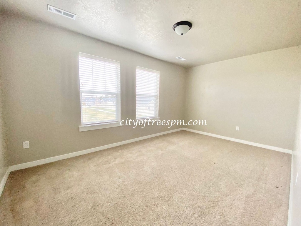 4102 N Ambercreek Ave - Photo 26