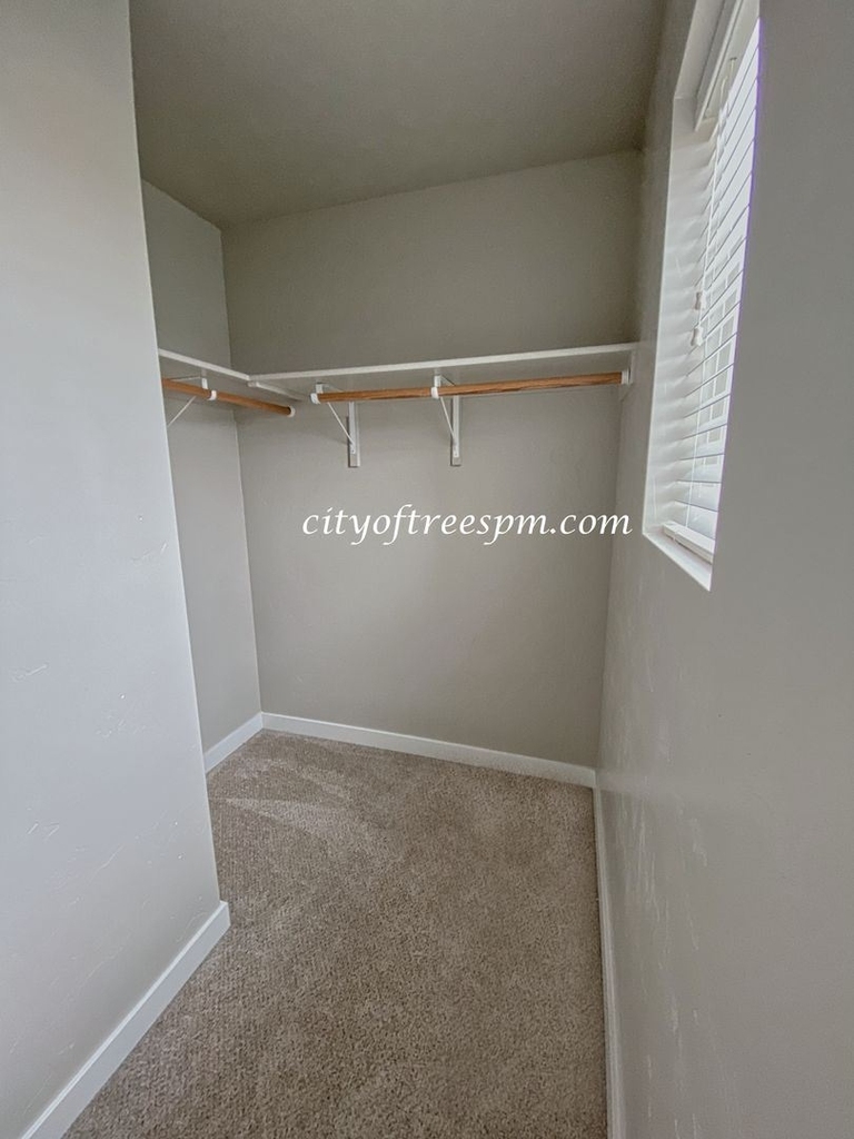 4102 N Ambercreek Ave - Photo 28