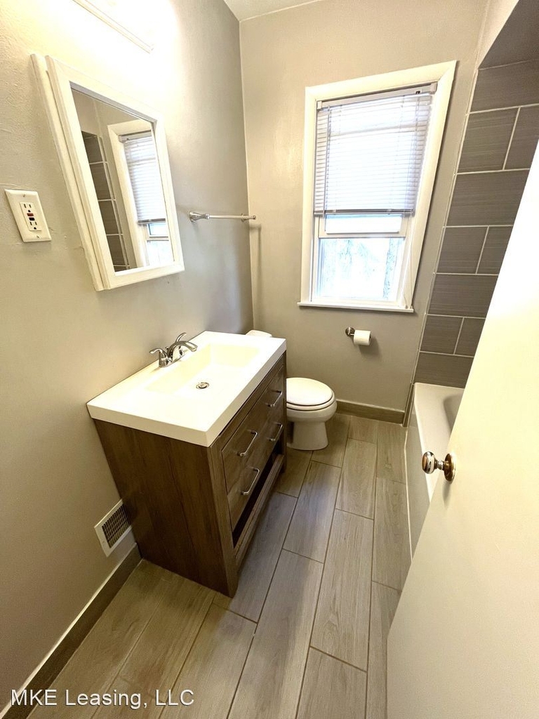 1007 N 124th Street - Photo 5