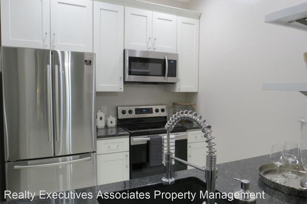 612 Idlewood Lane, Apt B - Photo 2