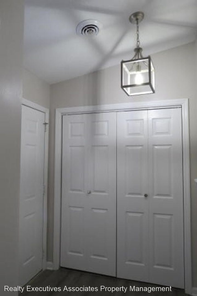 612 Idlewood Lane, Apt B - Photo 23