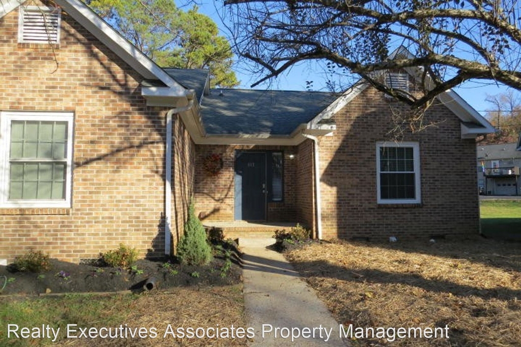 612 Idlewood Lane, Apt B - Photo 1