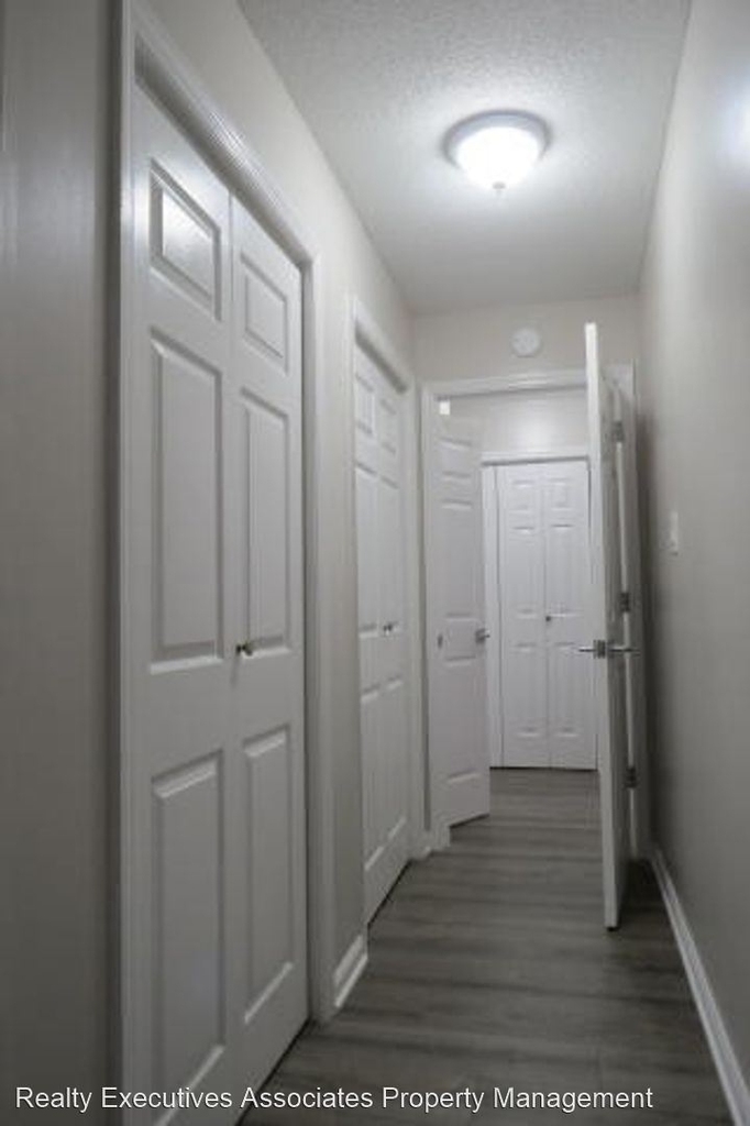 612 Idlewood Lane, Apt B - Photo 16