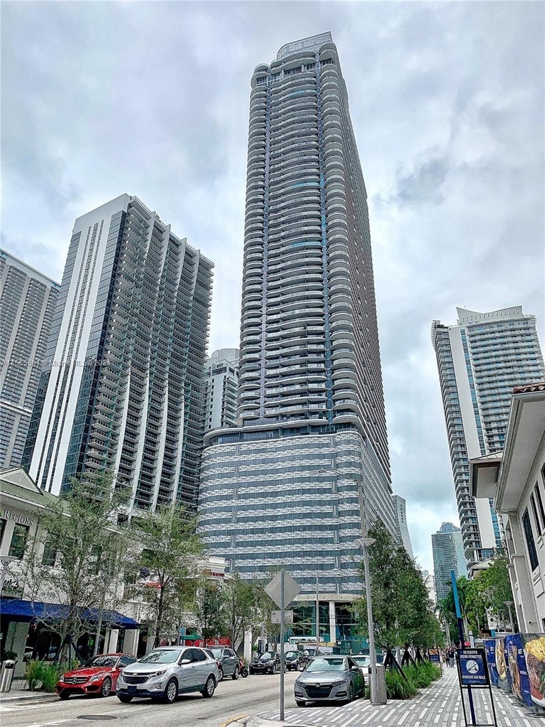 1000 Brickell Plz - Photo 3