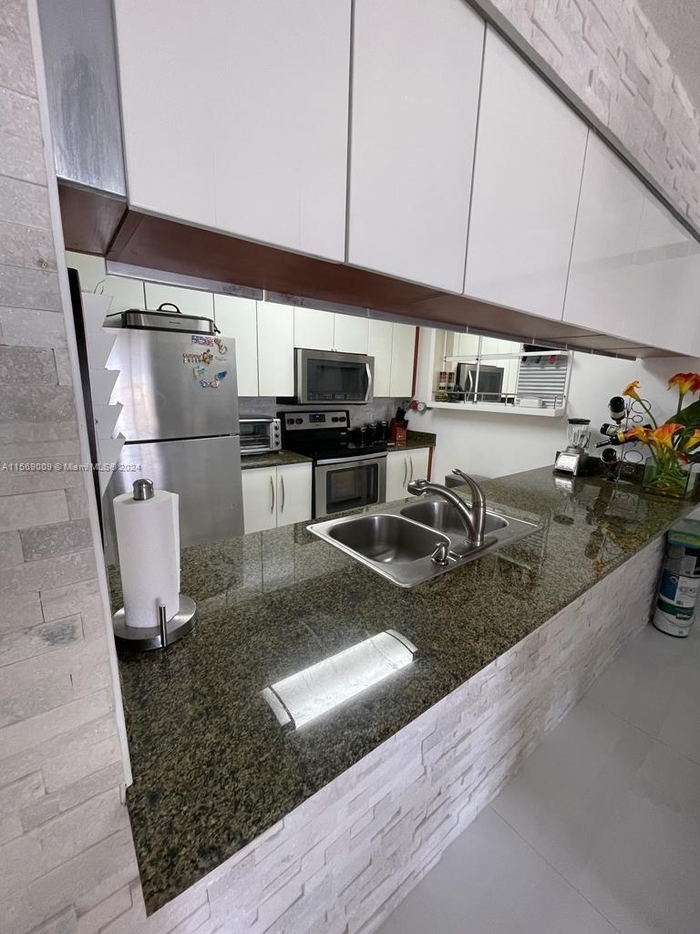 1200 Brickell Bay Dr - Photo 4