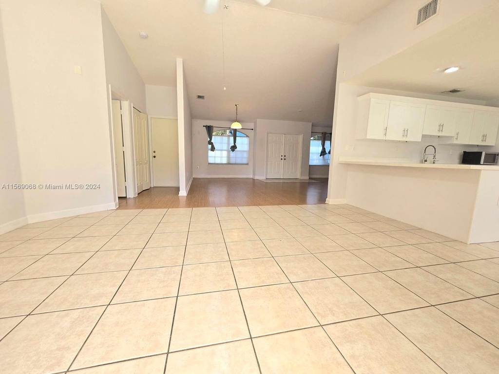 18207 Sw 151st Ave - Photo 2