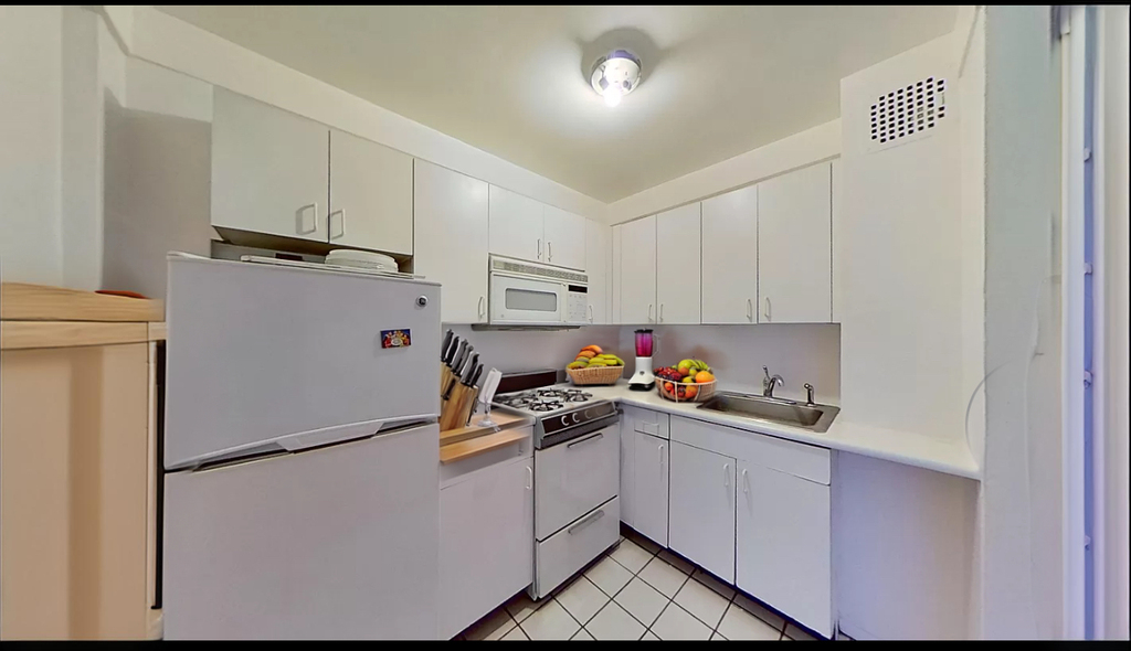 117 East 37th Street - Photo 1