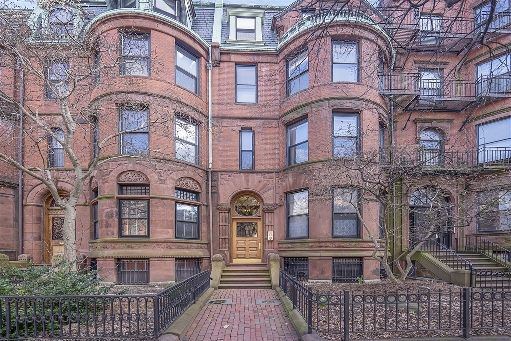 473 Beacon St - Photo 0