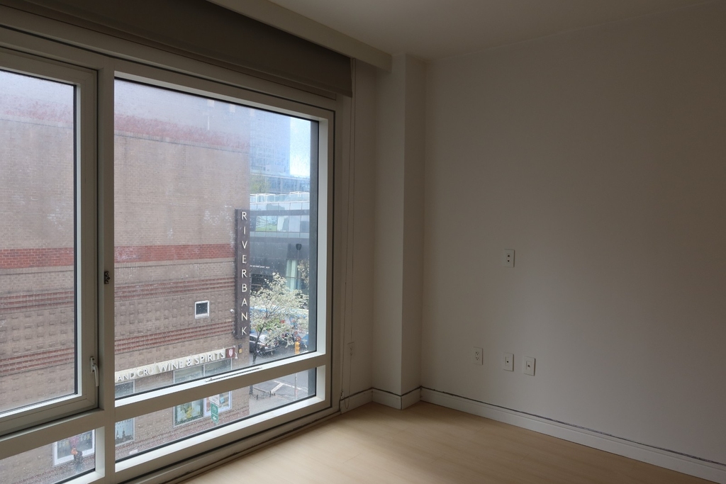 572 Eleventh Avenue - Photo 3