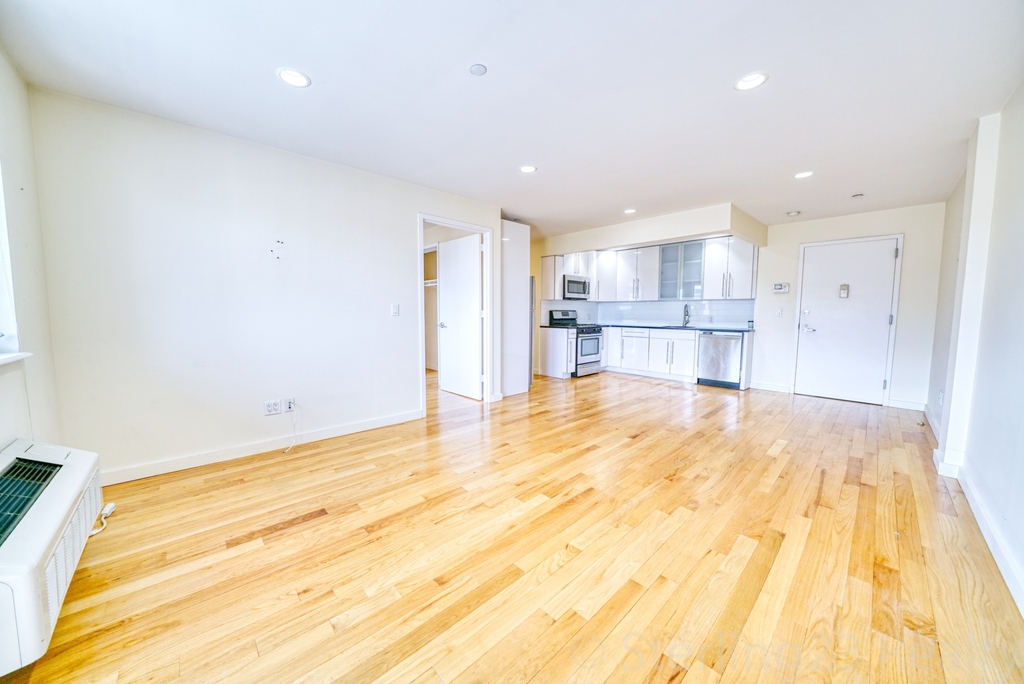 23-15 Astoria Boulevard - Photo 5