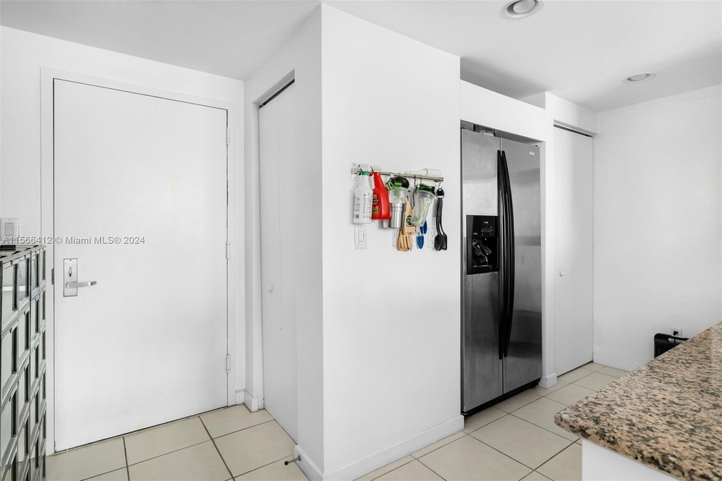 325 S Biscayne Blvd - Photo 3