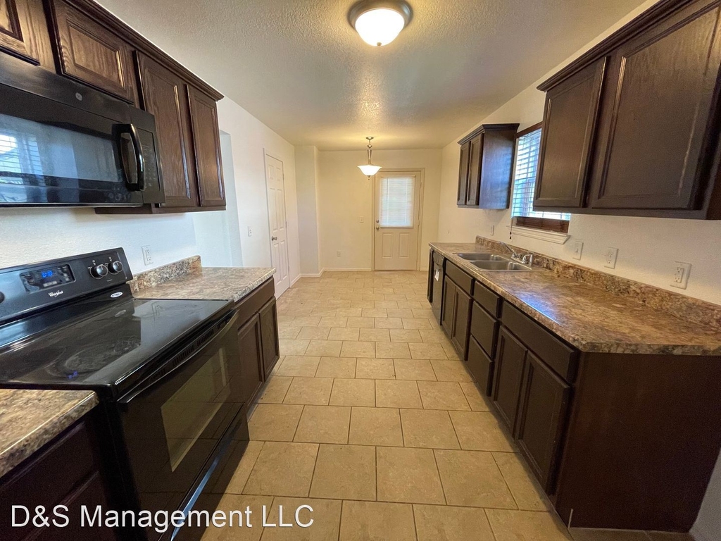 2600 Sw 102nd - Photo 4