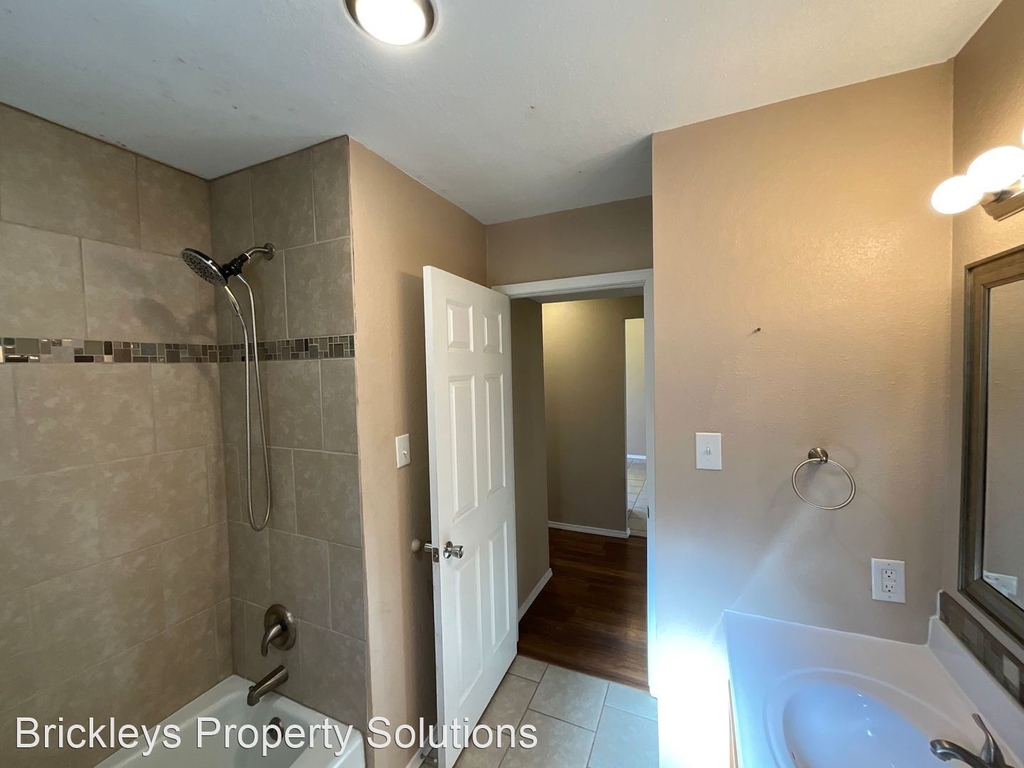 12513 Rosemont Ave Ne - Photo 10