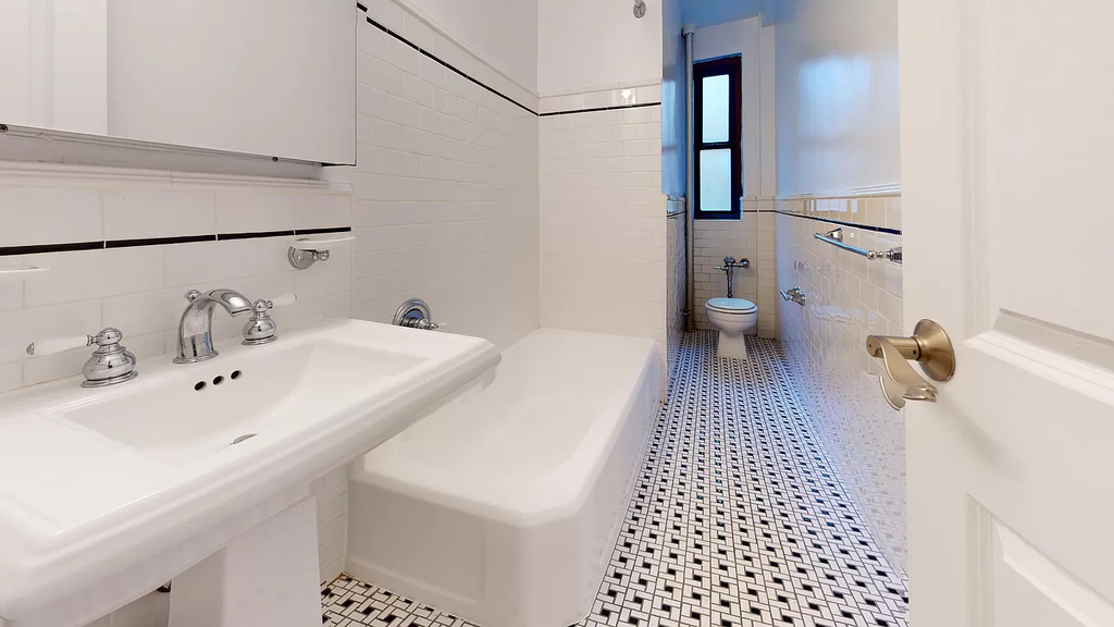 141 East 56th Street - Photo 2