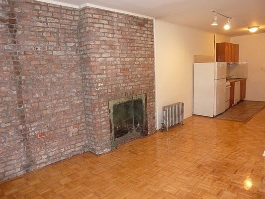 529 East 13th Street - Photo 2