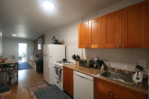 529 East 13th Street - Photo 3