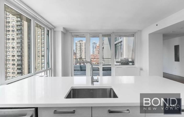 501 East 74th Street - Photo 3