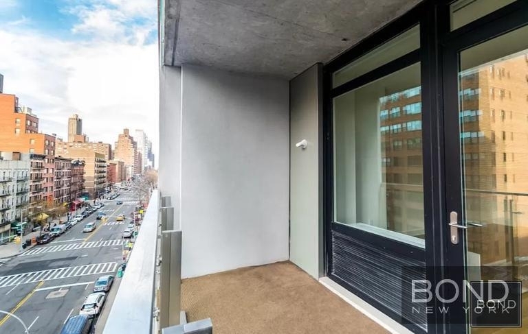 501 East 74th Street - Photo 3