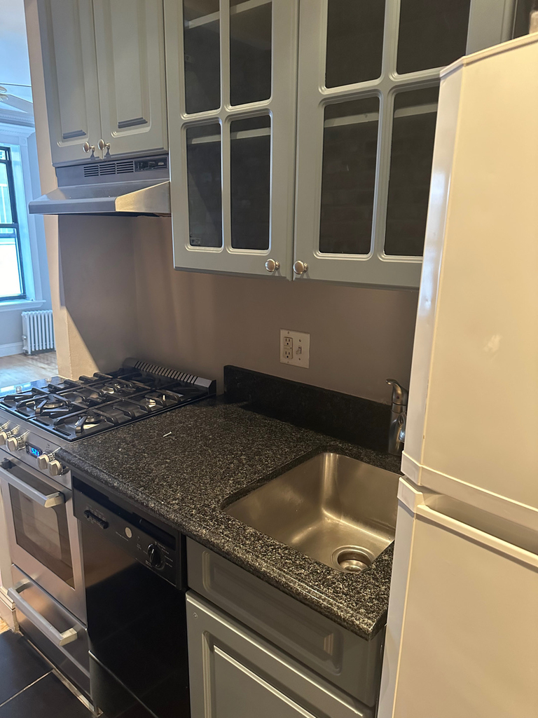 Gramcy 18th Street 2nd Ave(NO FEE) - Photo 4