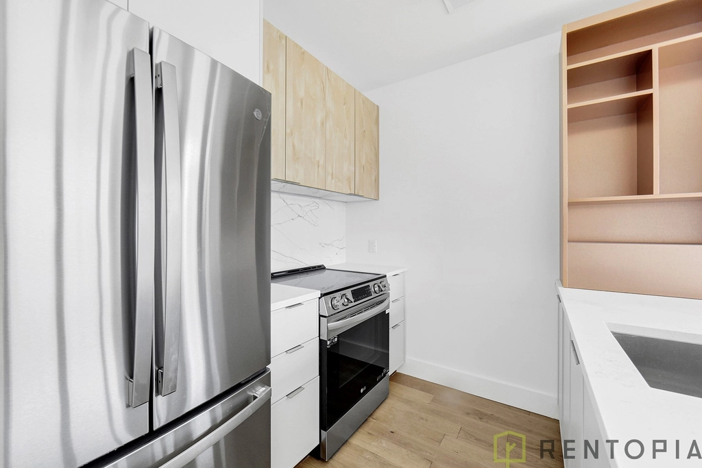 597 Grand Street - Photo 4