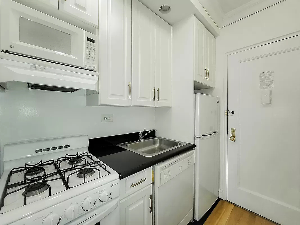 226 East 74th Street - Photo 4