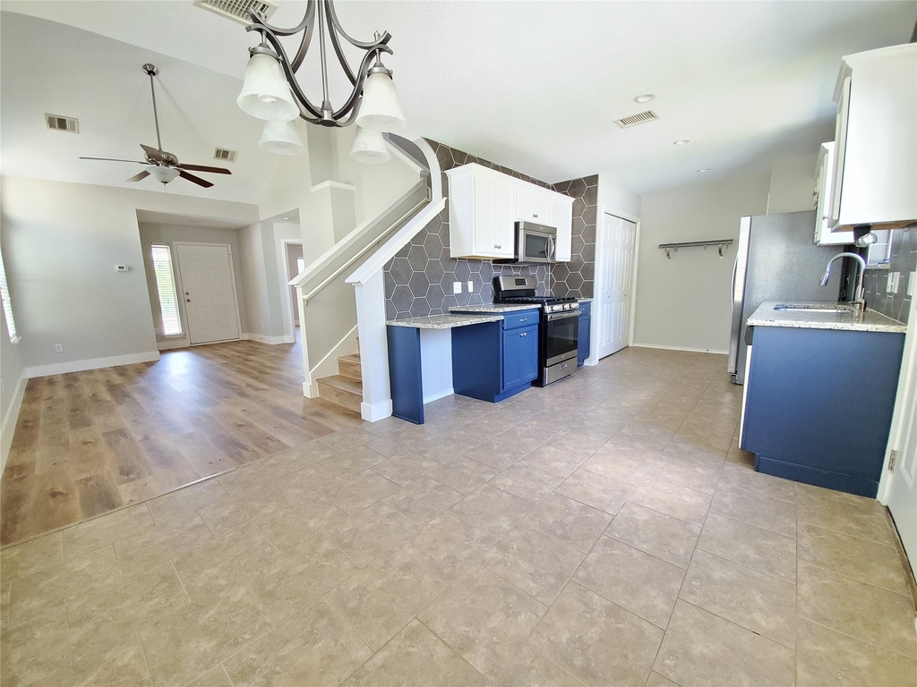 1324 Davis Mountain Loop - Photo 2