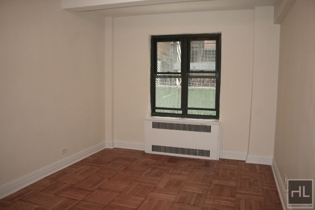 East 56 Street - Photo 1