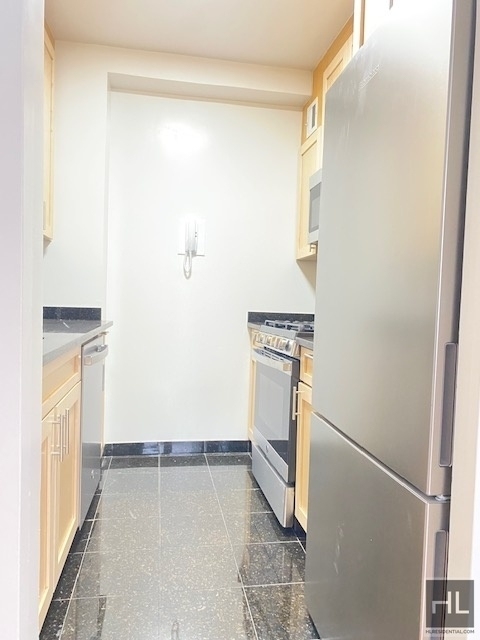 East 55 Street - Photo 11