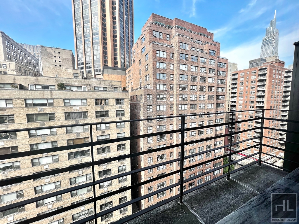 East 33 Street - Photo 10