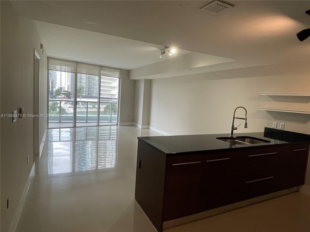 475 Brickell Ave - Photo 3