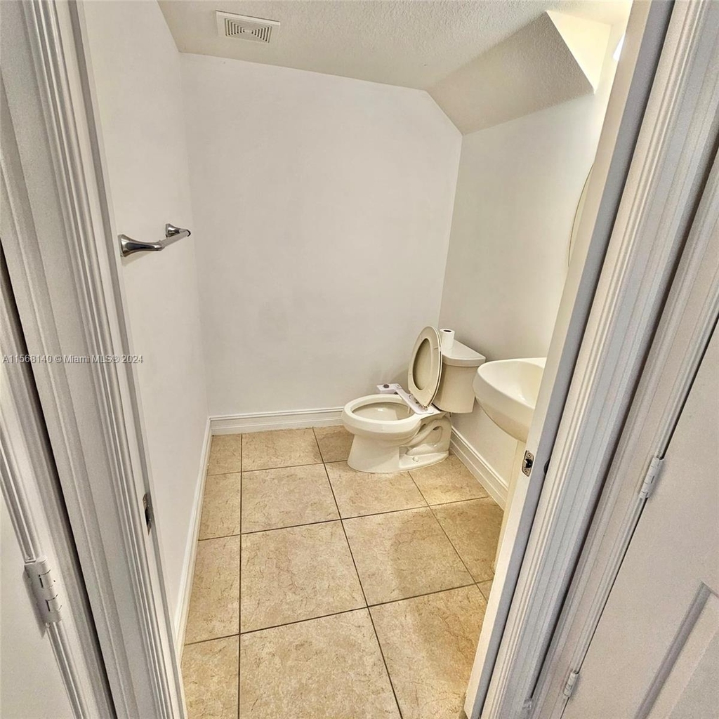 132 E Riverwalk Cir E - Photo 28