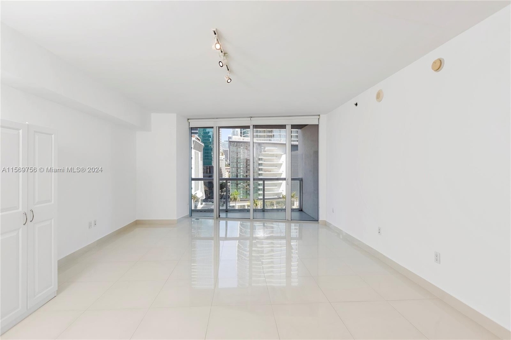 475 Brickell Ave - Photo 3