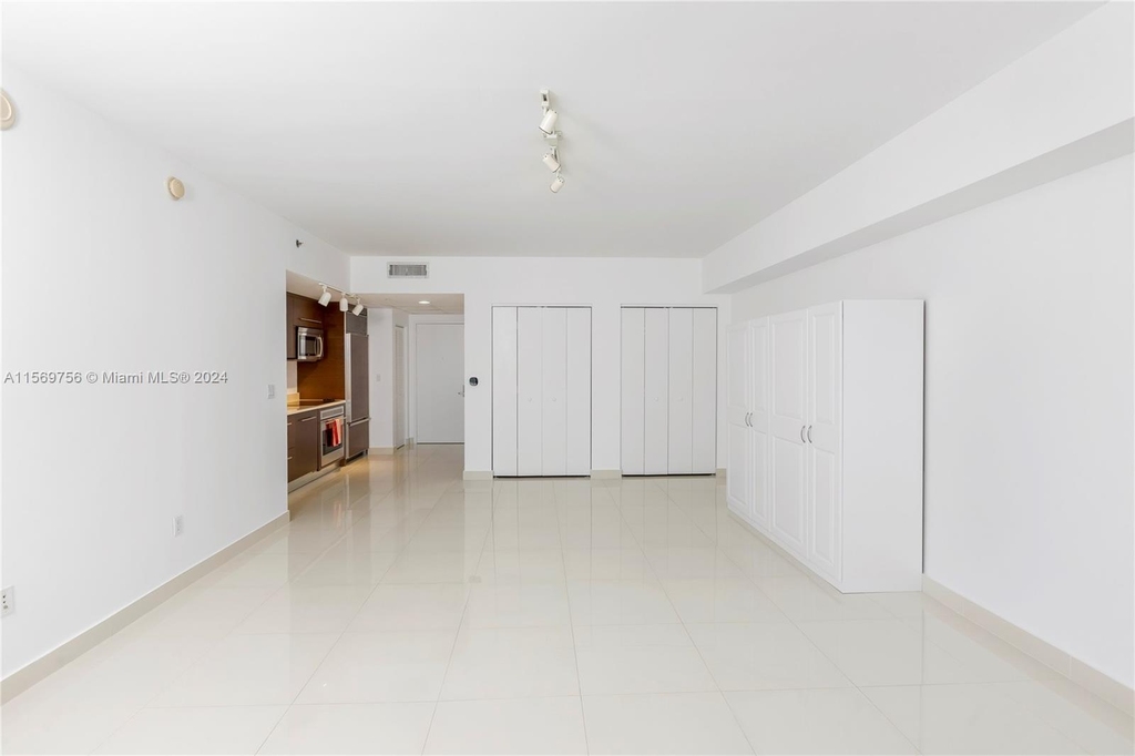 475 Brickell Ave - Photo 5