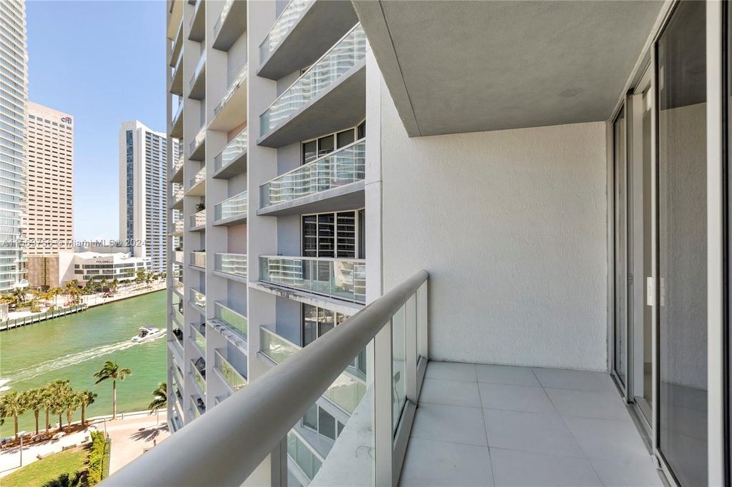 475 Brickell Ave - Photo 2