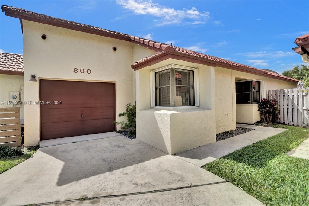 800 Sw 113th Ter - Photo 1