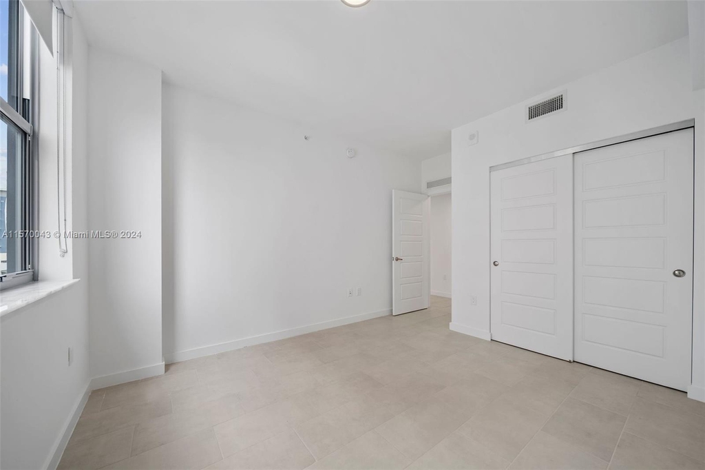 2150 N Bayshore Dr - Photo 21