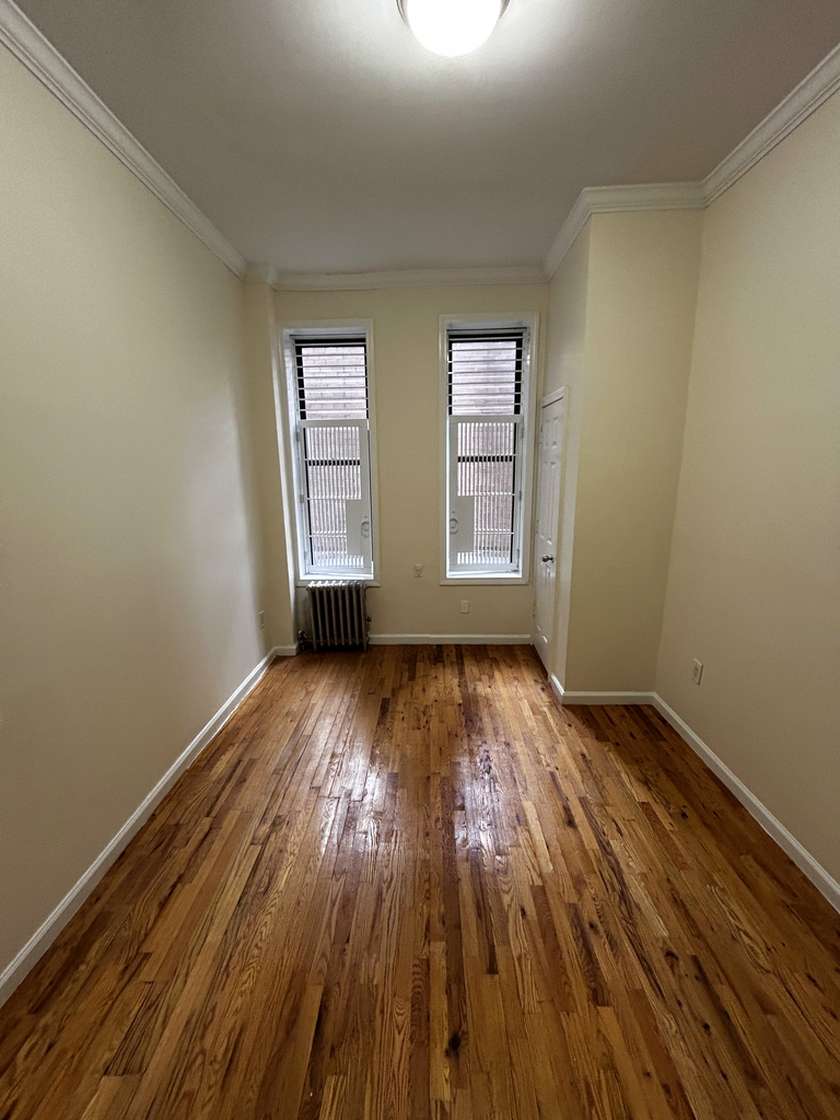 241 East 38th Street - Photo 2