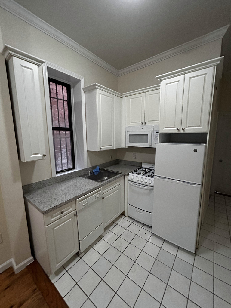 241 East 38th Street - Photo 0