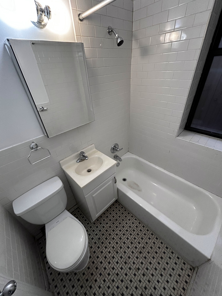 241 East 38th Street - Photo 3