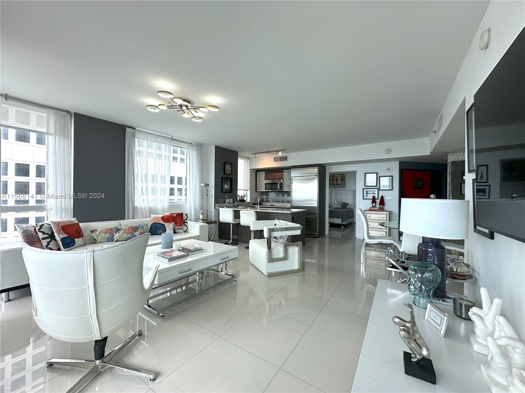 500 Brickell Ave - Photo 0