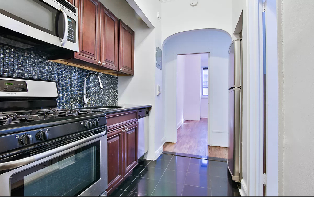 East 85th Street - Photo 11