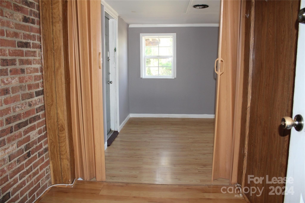 223 Glendale Avenue W - Photo 7