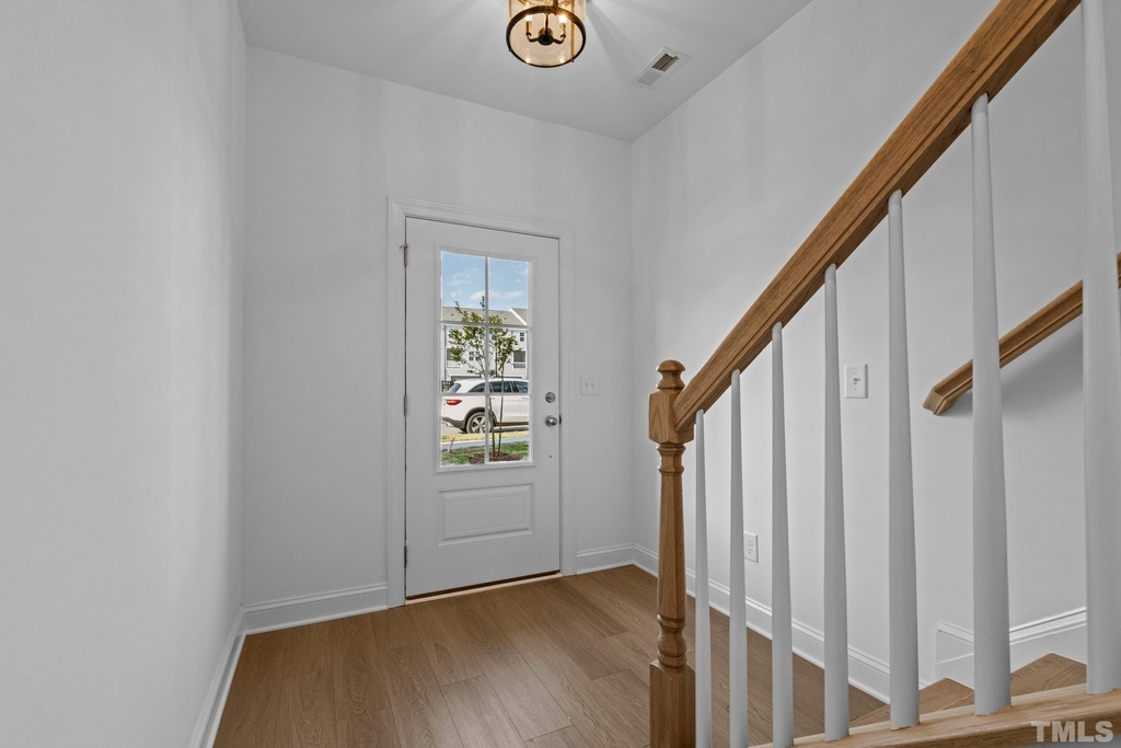 606 Amaranth Drive - Photo 2