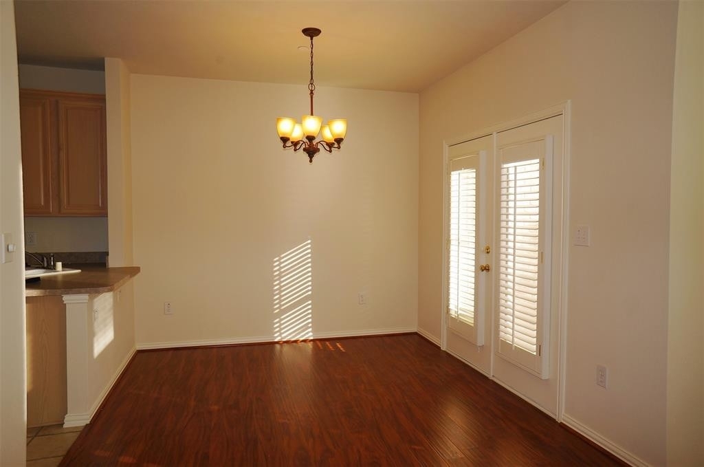 10028 Castlewood Drive - Photo 2