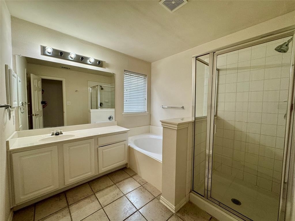 10028 Castlewood Drive - Photo 2